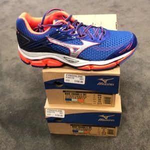 Women’s Mizuno running shoes